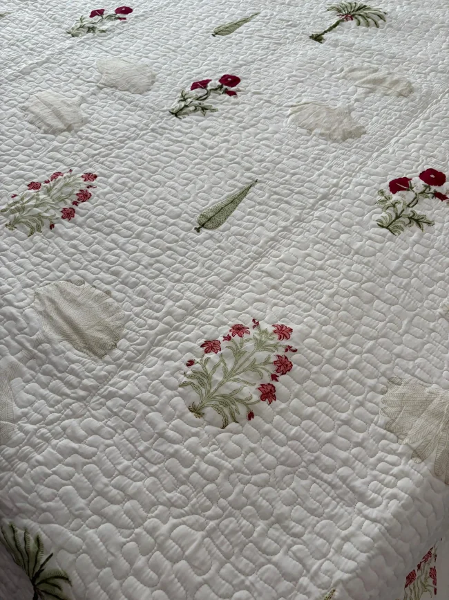 Majestic Pine Rose - Super King Size - Bed Cover
